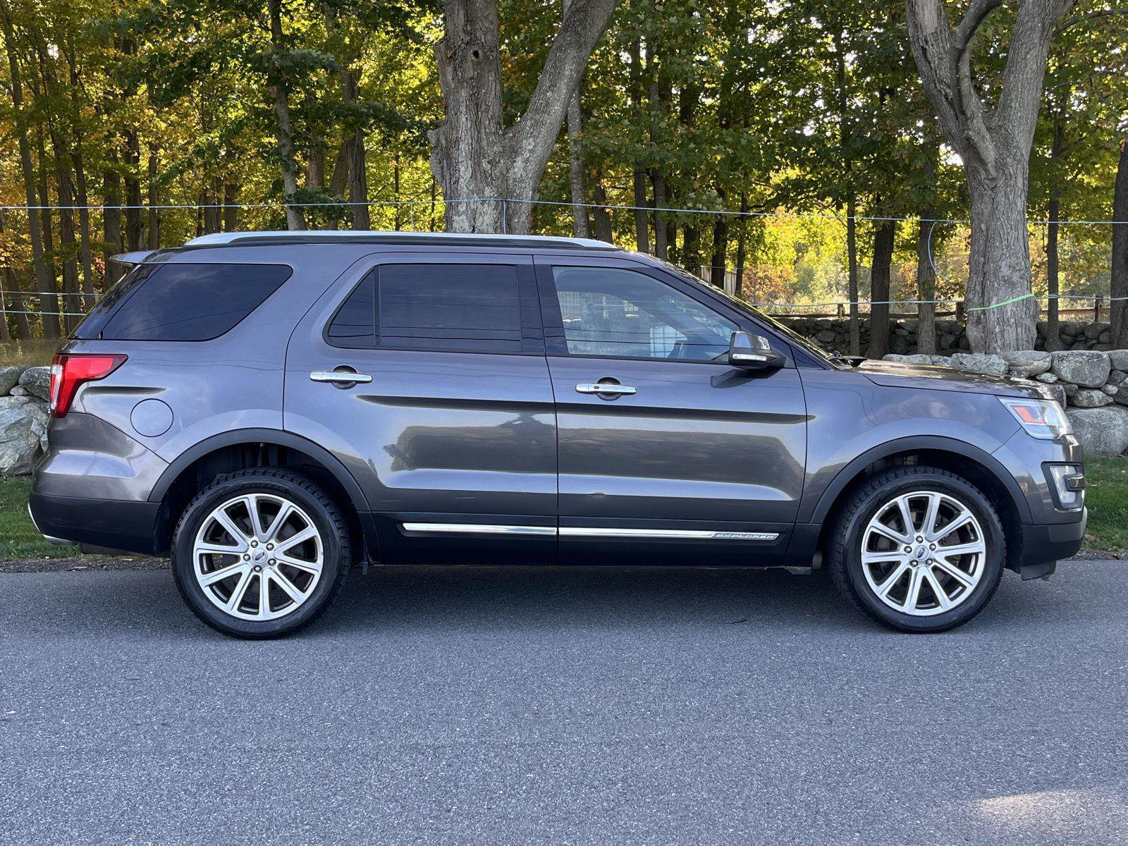 Used 2016 Ford Explorer Limited image 2