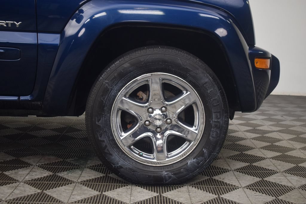 Used 2004 Jeep Liberty Limited w/ 17" Chrome Wheel & Tire Group AWD/4WD image 27