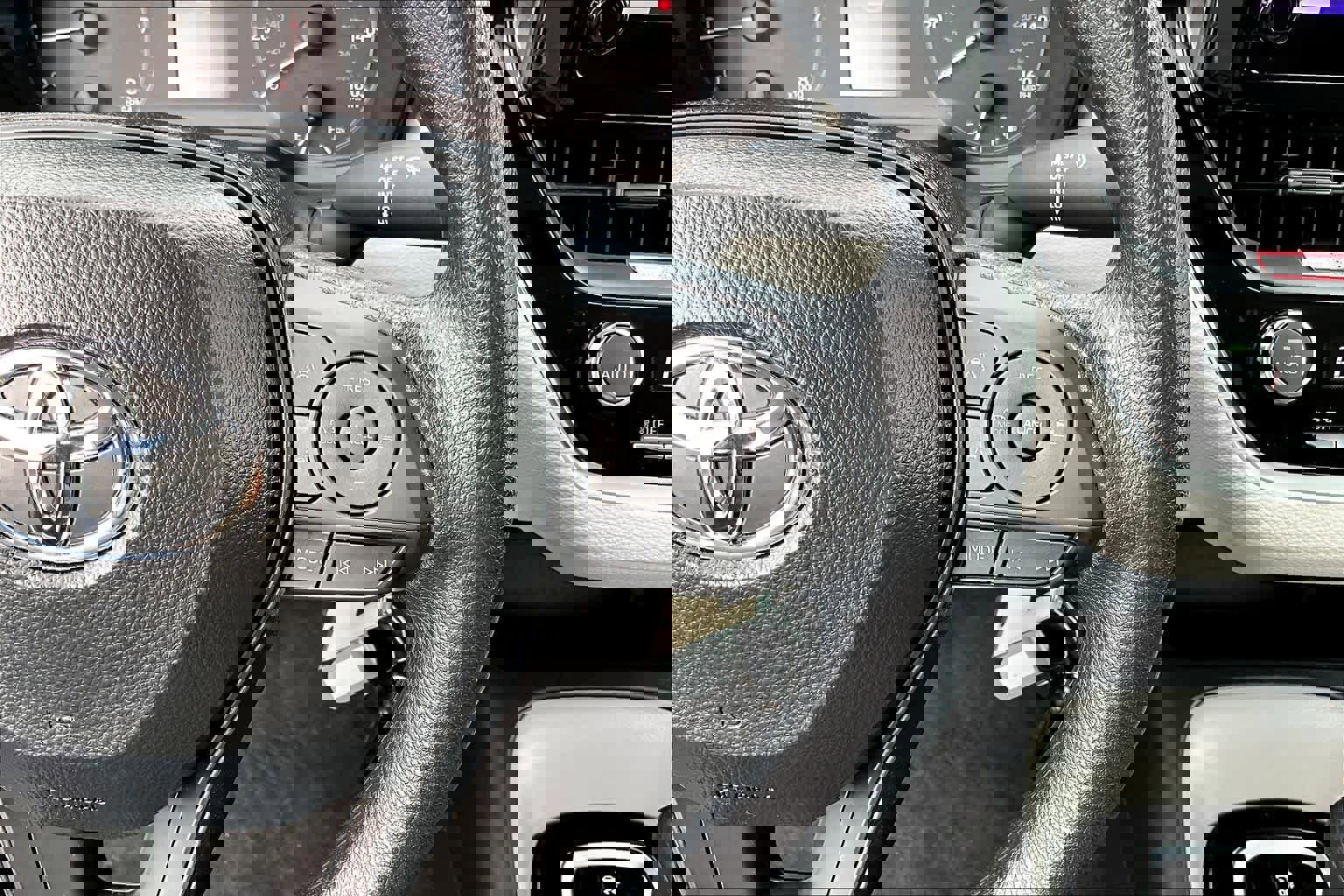 Certified 2025 Toyota Corolla LE image 24