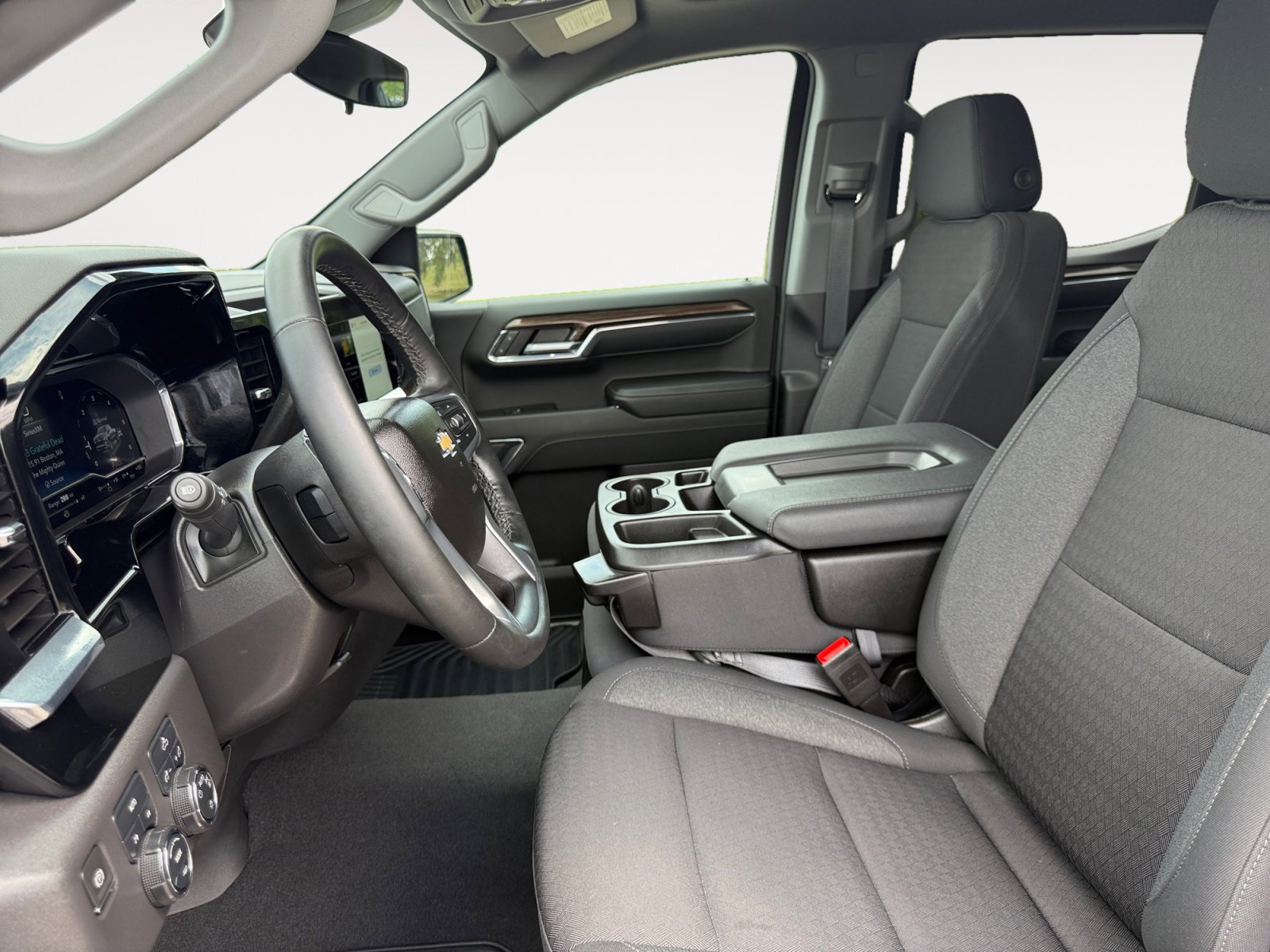 Used 2024 Chevrolet Silverado 1500 LT image 23