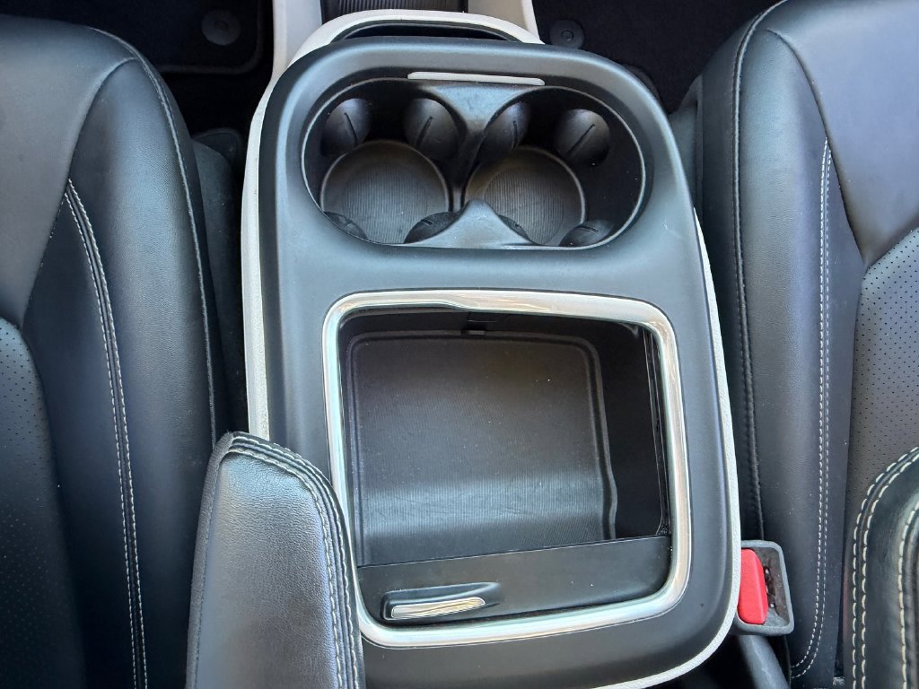 Used 2024 Chrysler Pacifica Touring-L FWD image 32