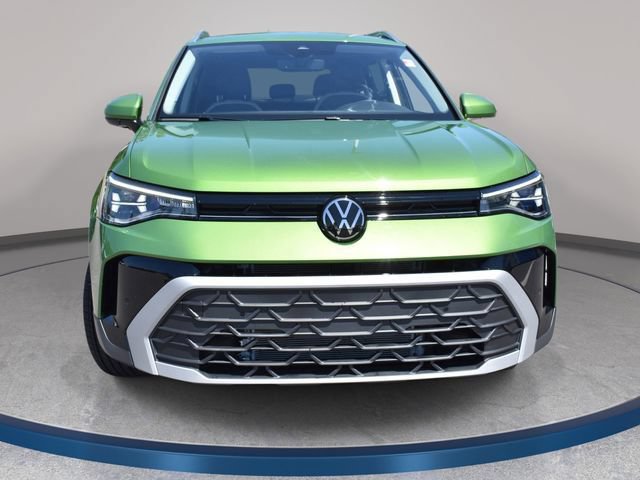 Used 2025 Volkswagen Taos SE FWD image 3