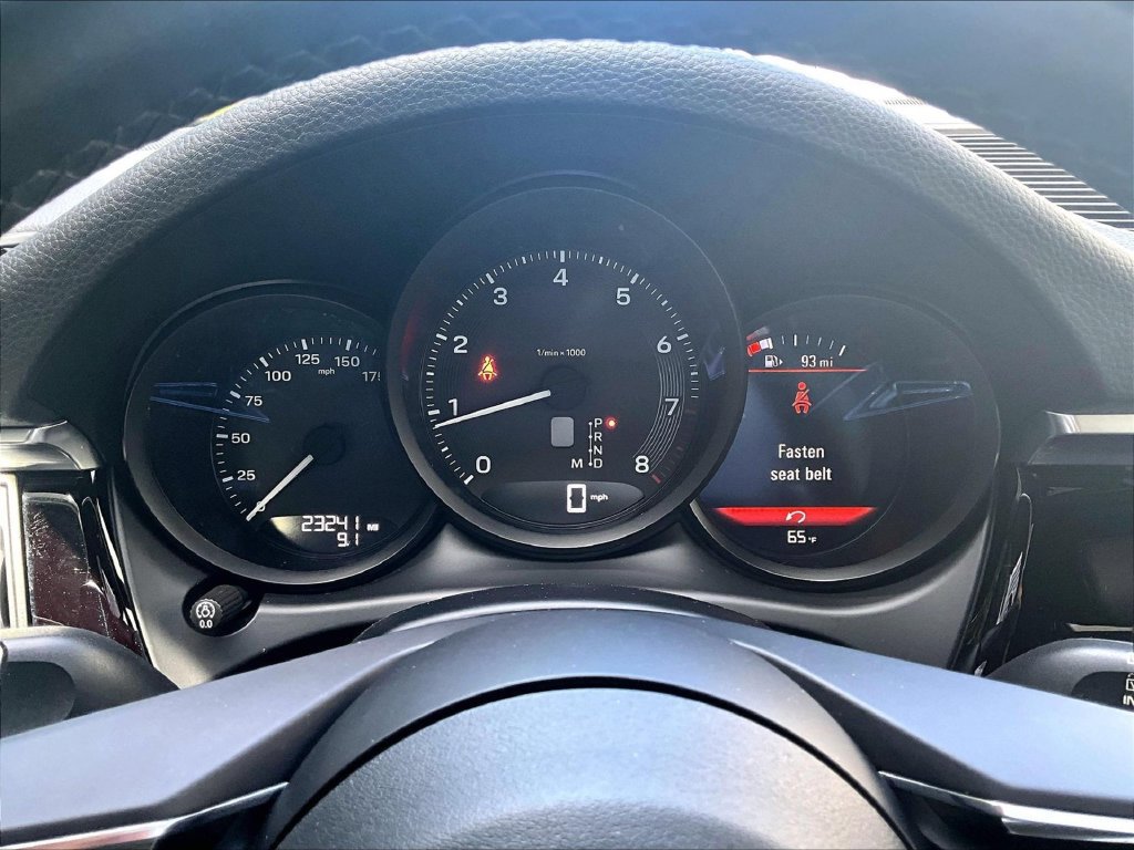 Certified 2023 Porsche Macan AWD/4WD image 25