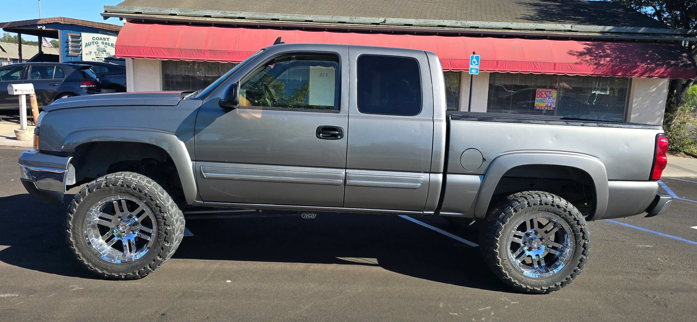 Used 2006 Chevrolet Silverado 1500 LT w/ Light Duty Power Package AWD/4WD image 1