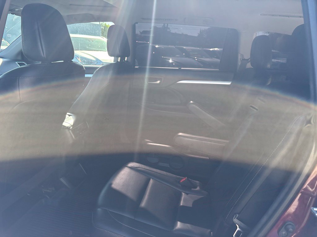 Used 2018 Toyota Highlander XLE FWD image 12