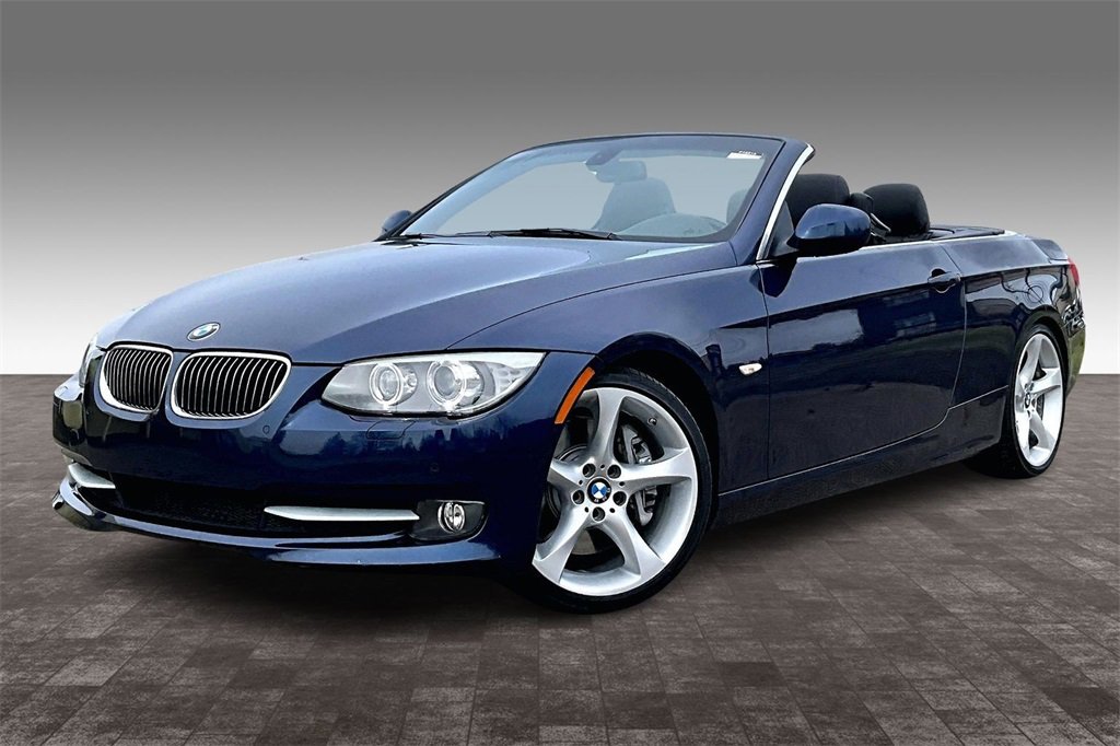 Used 2011 BMW 335i Convertible image 2