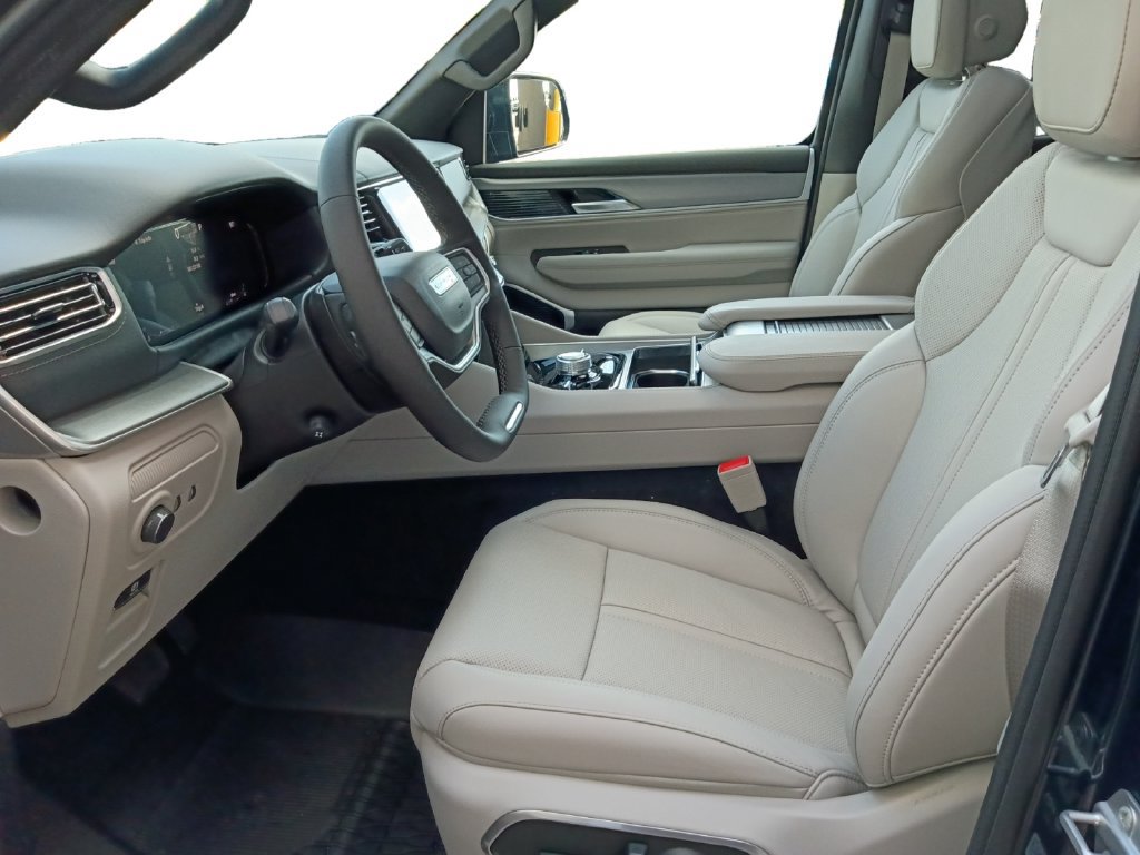 New 2026 Jeep Grand Wagoneer L Limited AWD/4WD image 19