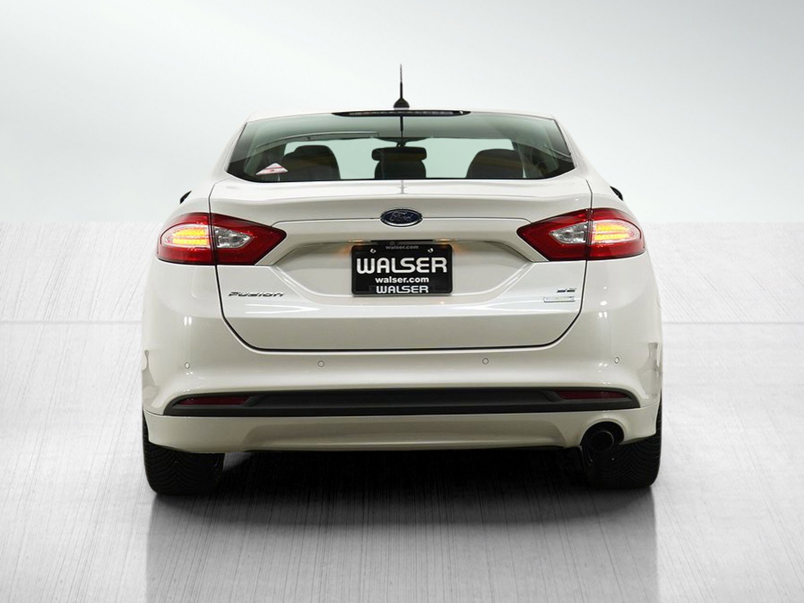 Used 2015 Ford Fusion SE w/ Equipment Group 202A image 4