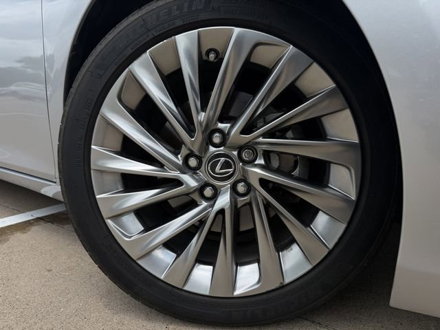 Used 2019 Lexus ES 300h w/ Accessory Package 2 FWD image 10
