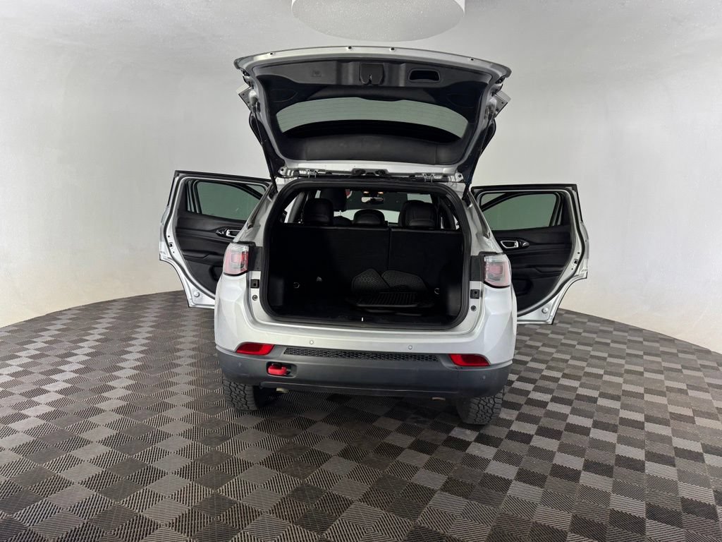 Used 2025 Jeep Compass Trailhawk AWD/4WD image 14