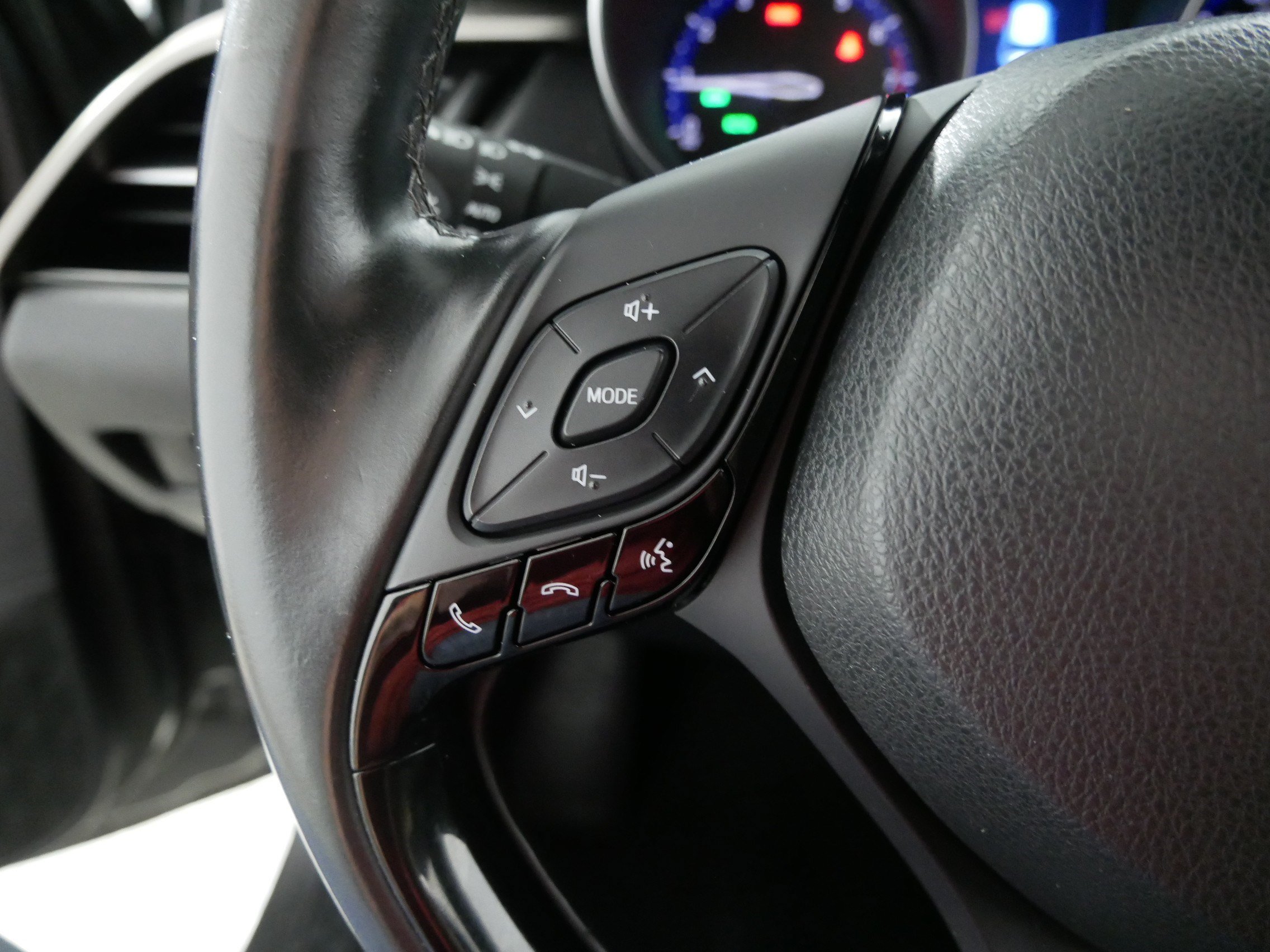 Used 2019 Toyota C-HR XLE FWD image 27