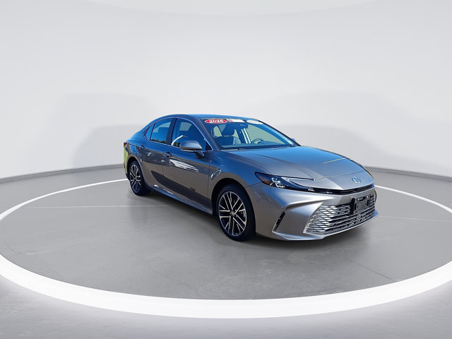 Used 2026 Toyota Camry XLE AWD/4WD image 2