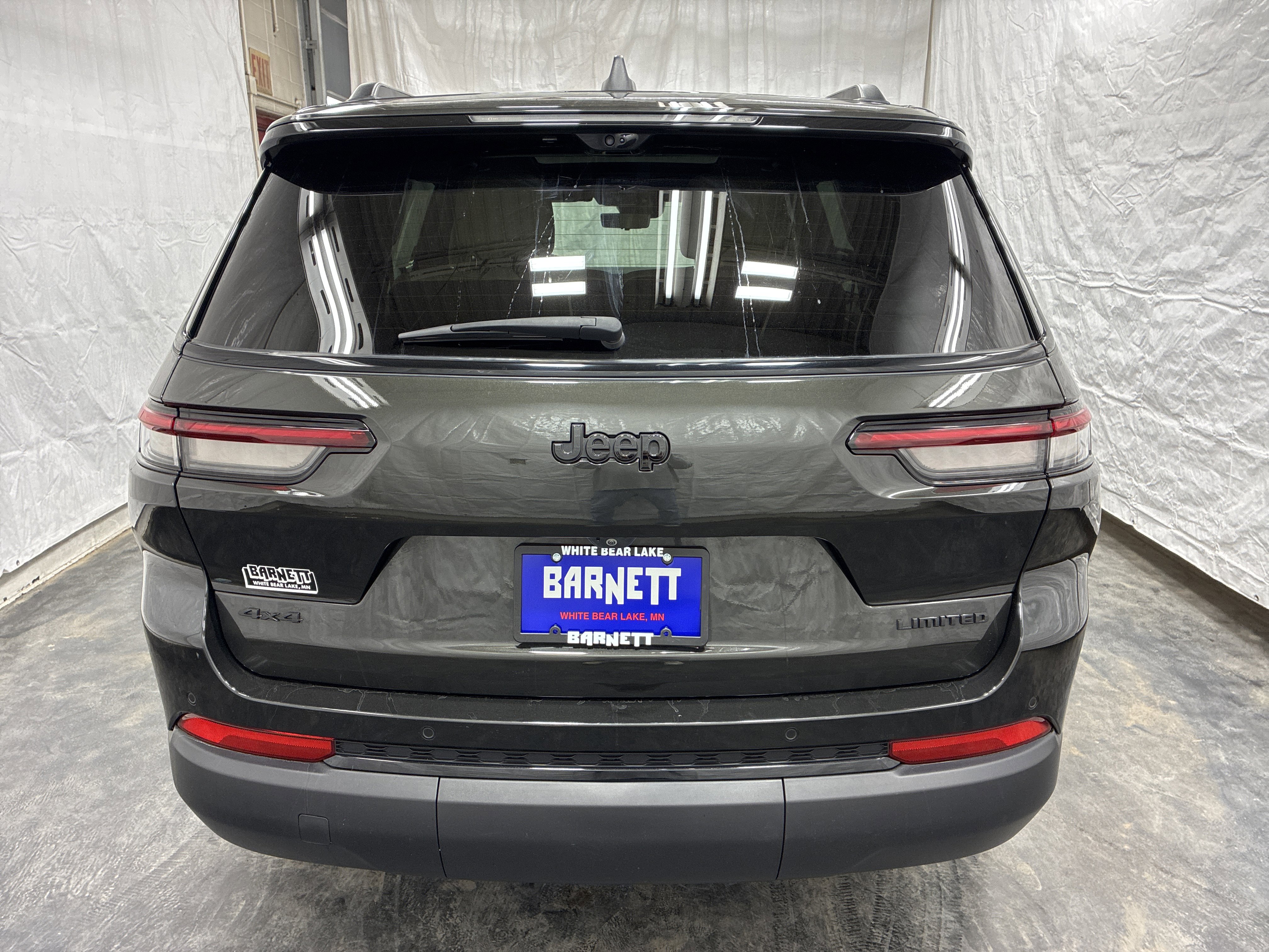 Certified 2024 Jeep Grand Cherokee L Limited w/ Luxury Tech Group II AWD/4WD image 9