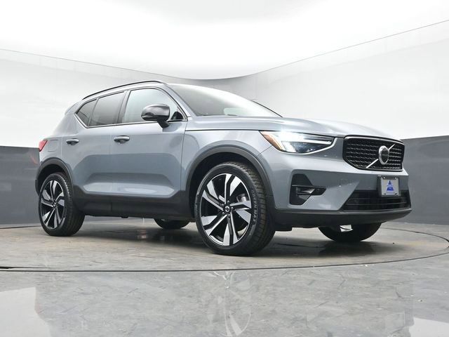 Used 2023 Volvo XC40 B5 Plus w/ Climate Package image 40