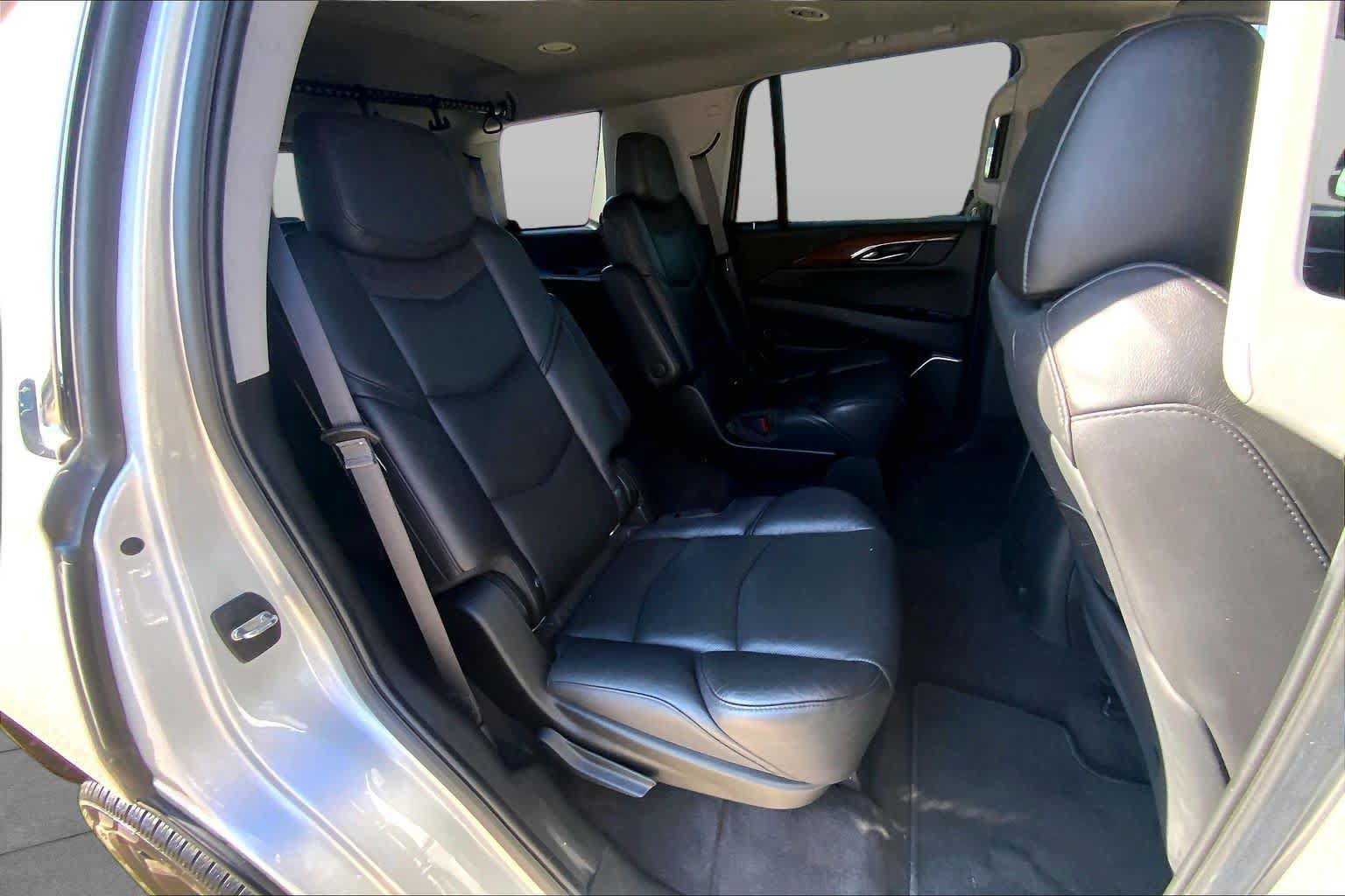 Used 2020 Cadillac Escalade Premium Luxury RWD image 20