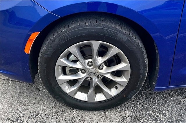 Used 2021 Chrysler Pacifica Touring-L image 34