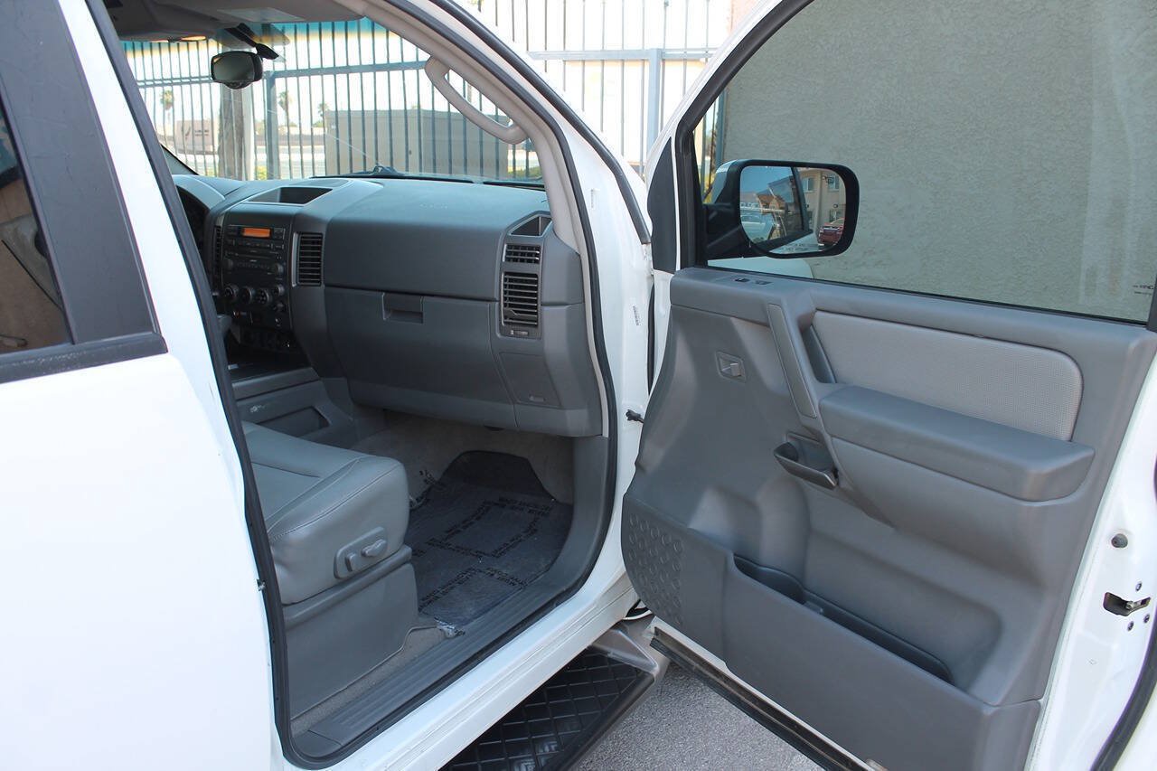 Used 2005 Nissan Armada SE w/ (S01) Journey Pkg (SE) AWD/4WD image 37