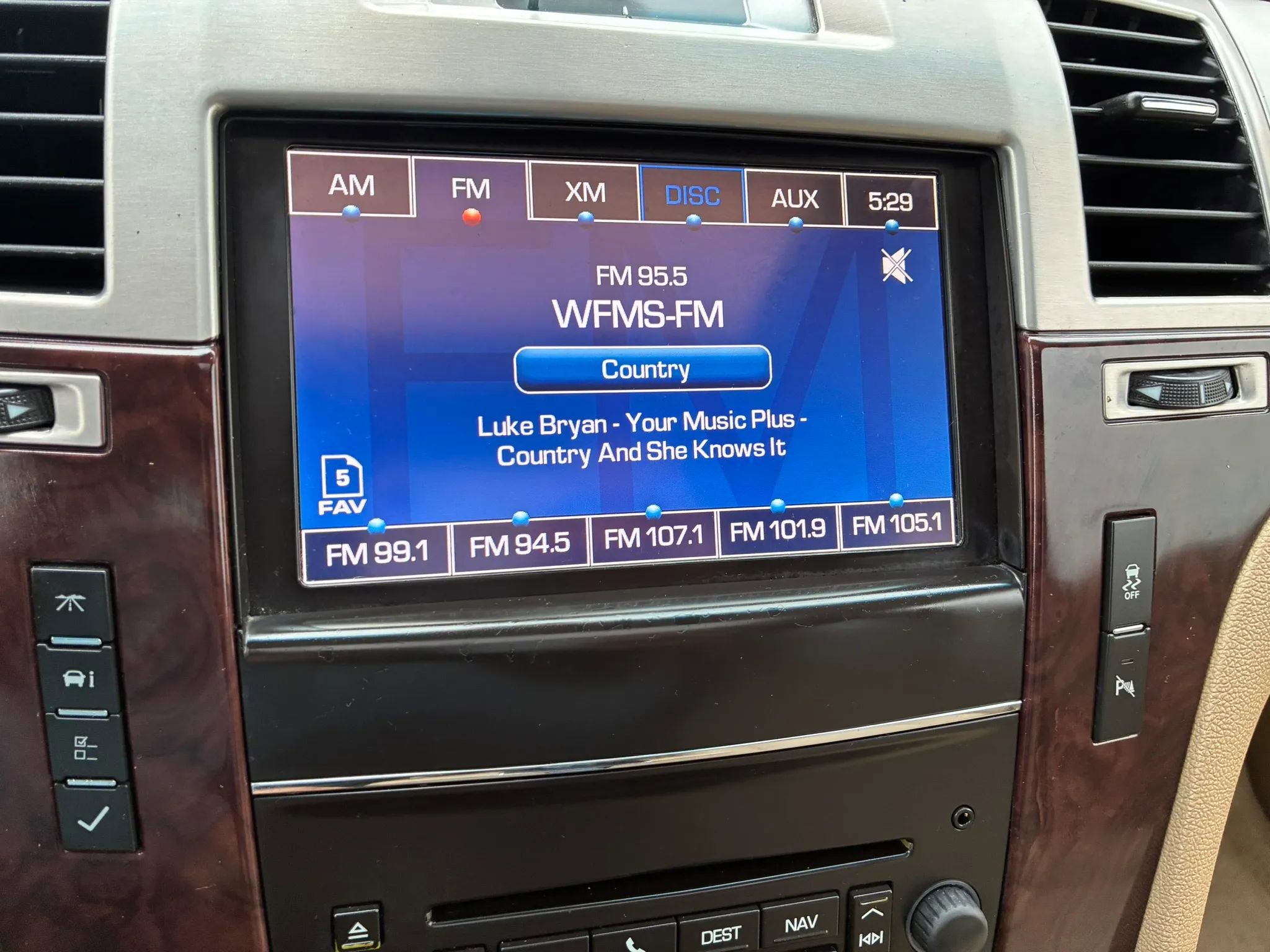 Used 2014 Cadillac Escalade Luxury AWD/4WD image 9