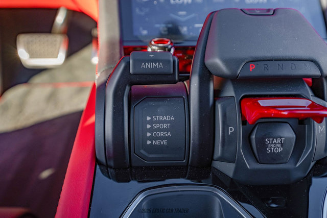 Used 2025 Lamborghini Urus SE image 23