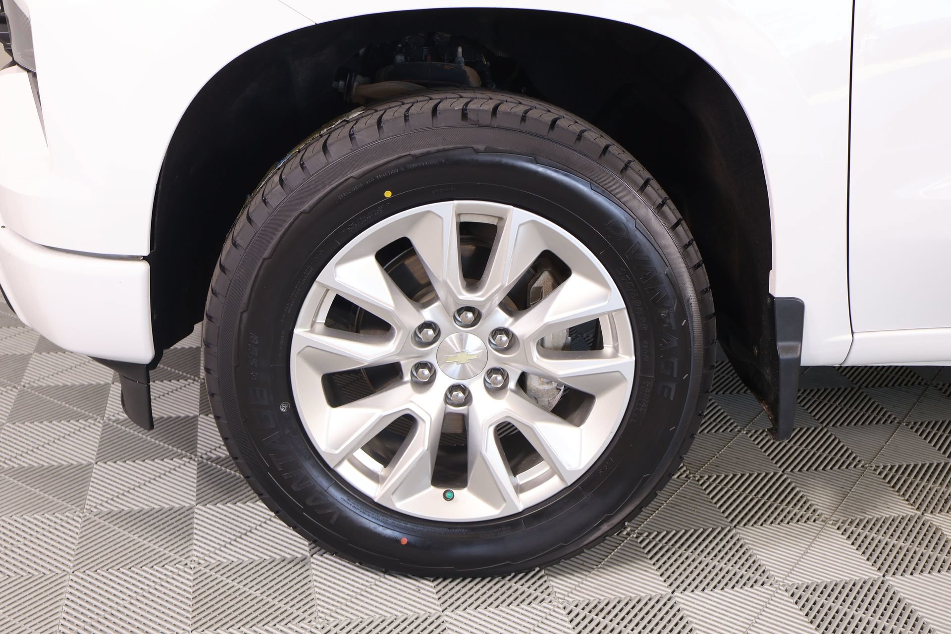 Used 2023 Chevrolet Silverado 1500 Custom AWD/4WD image 16