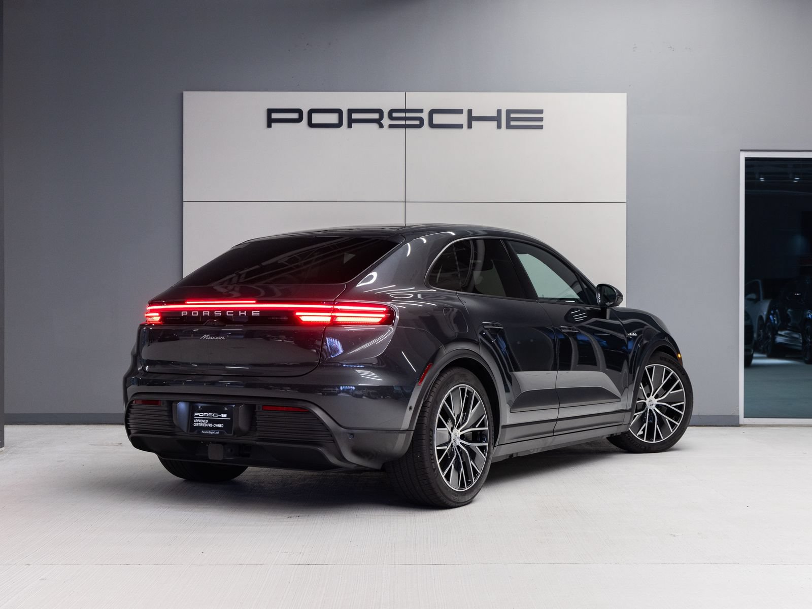 Certified 2025 Porsche Macan Electric RWD image 7
