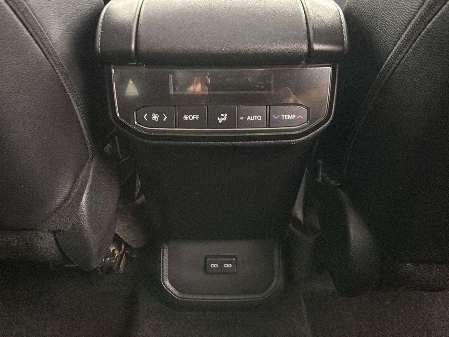 Used 2024 Toyota Highlander XLE AWD/4WD image 20
