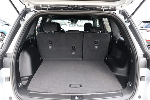 New 2026 Jeep Grand Cherokee Laredo w/ MOPAR Finishing Package RWD image 7