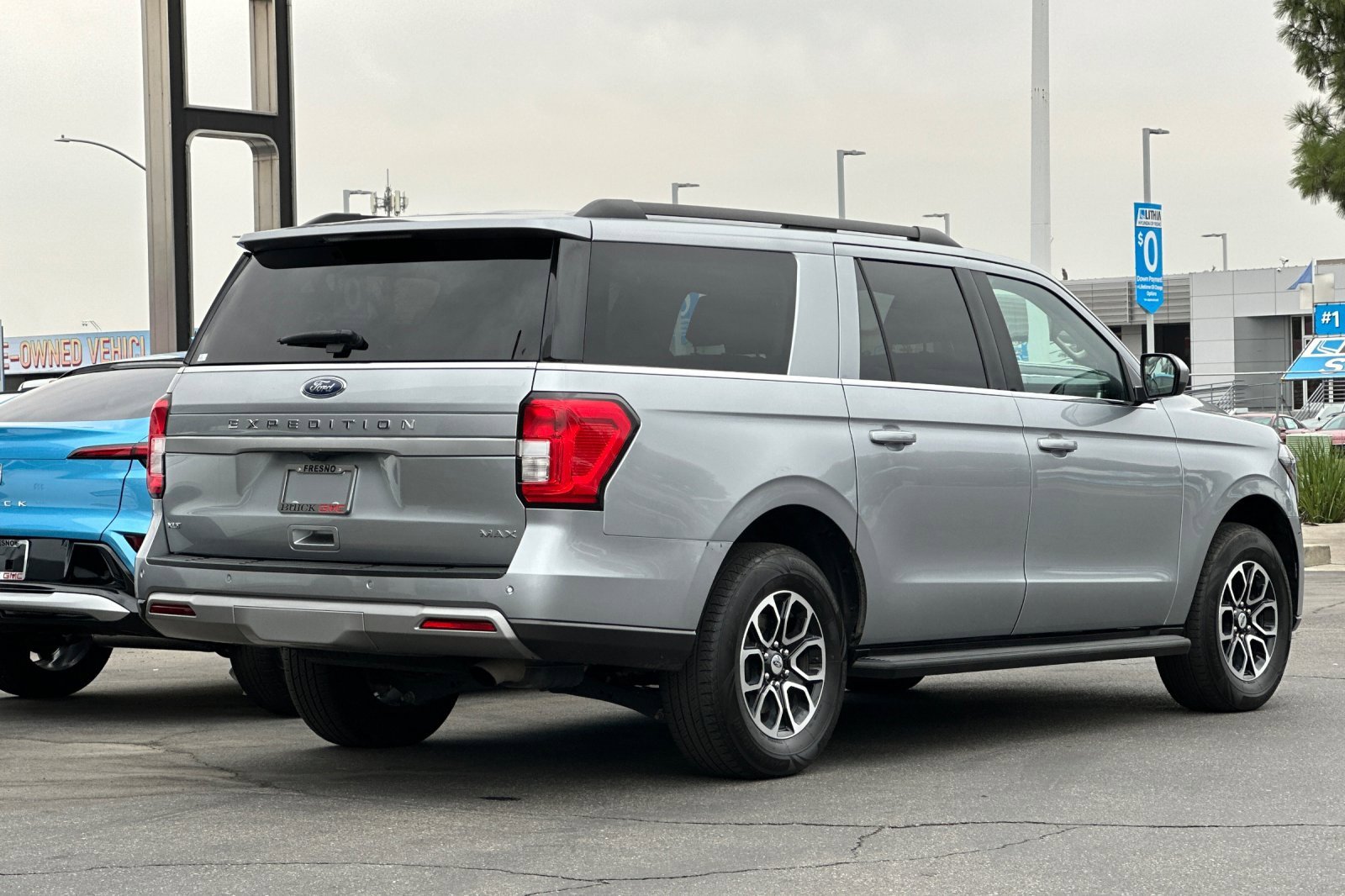 Used 2024 Ford Expedition Max XLT image 4