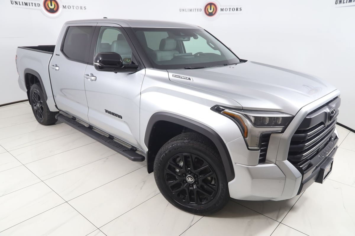 Used 2025 Toyota Tundra Limited AWD/4WD image 17