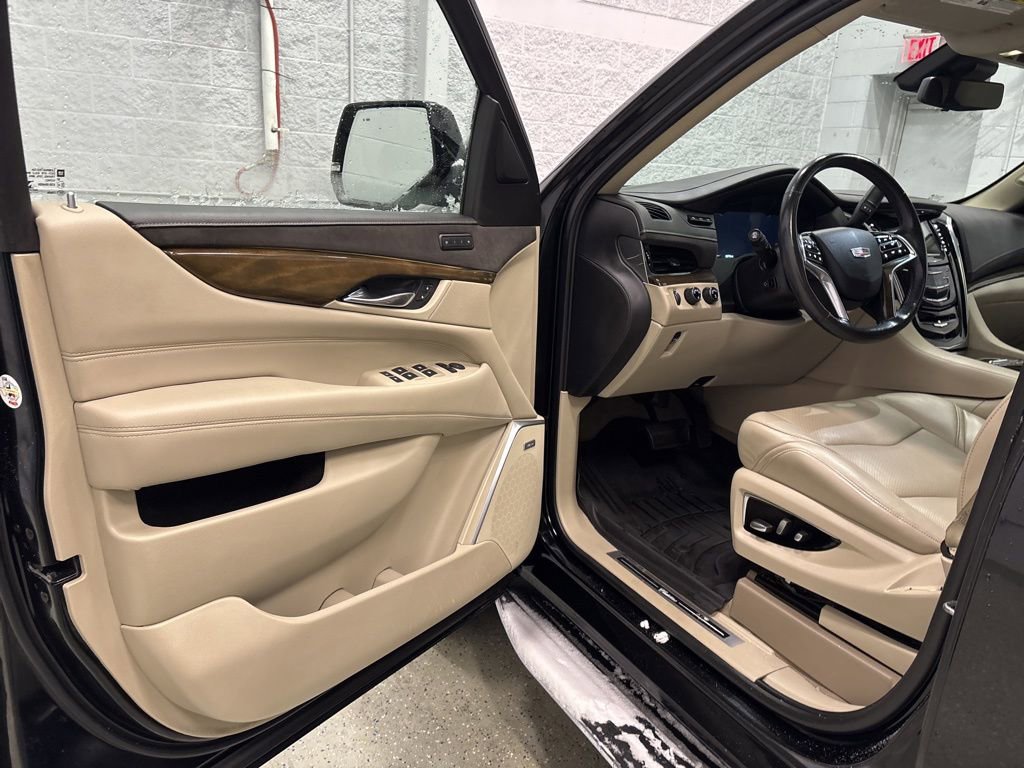 Used 2020 Cadillac Escalade Premium Luxury image 12