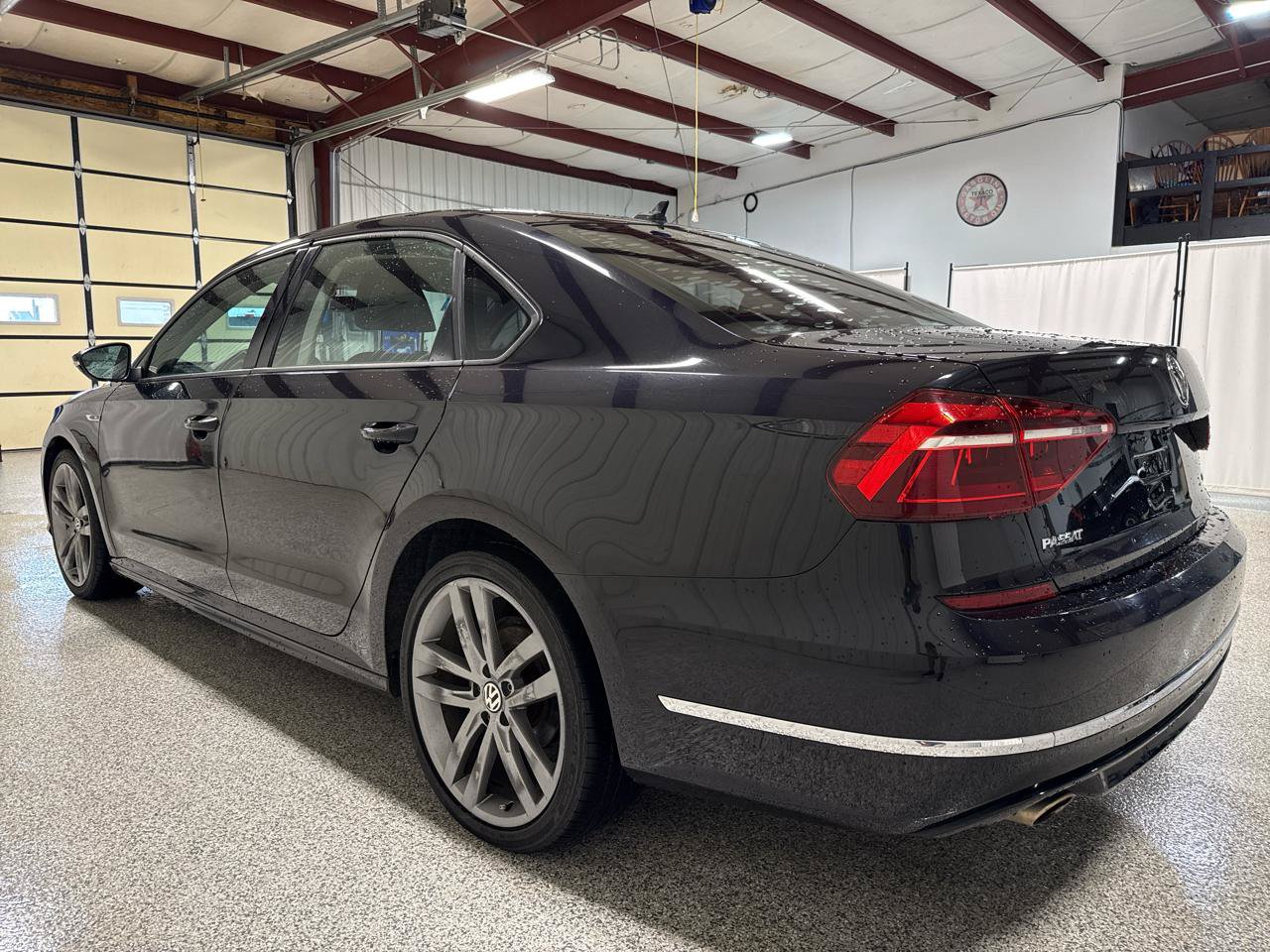 Used 2018 Volkswagen Passat 2.0T R-Line FWD image 4