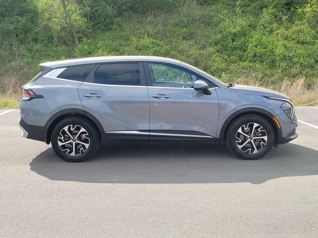Used 2025 Kia Sportage EX FWD image 2