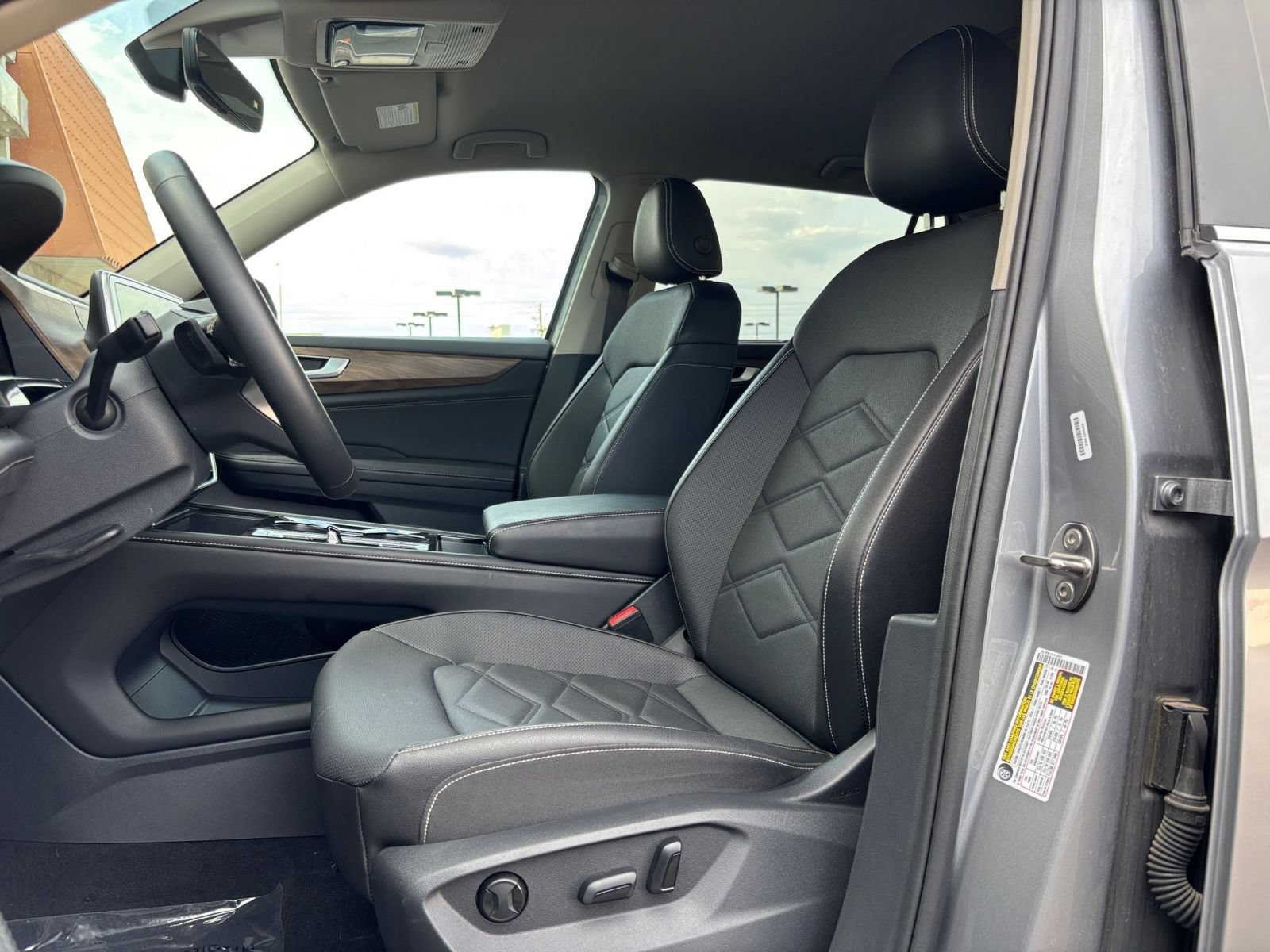 Used 2026 Volkswagen Atlas SE FWD image 29
