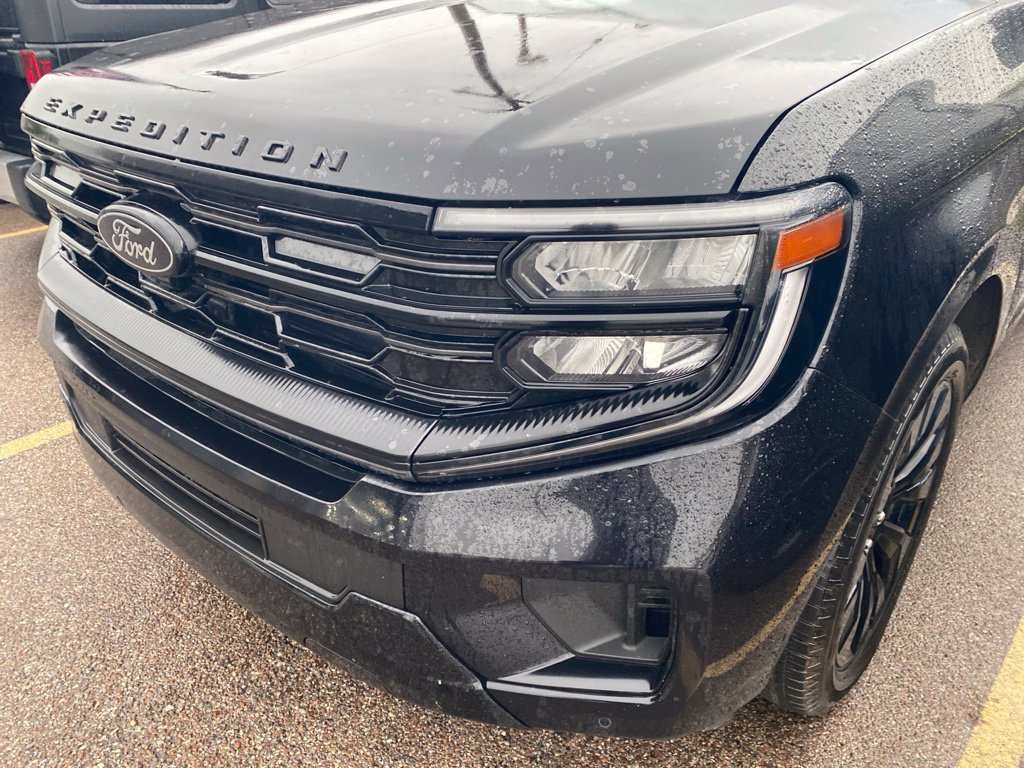 Used 2025 Ford Expedition Max Platinum w/ Stealth Appearance Package AWD/4WD image 14