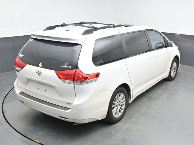 Used 2012 Toyota Sienna XLE image 25