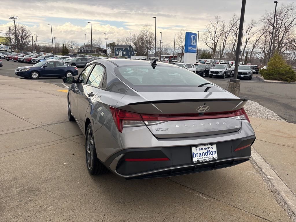 Used 2025 Hyundai Elantra SEL image 4