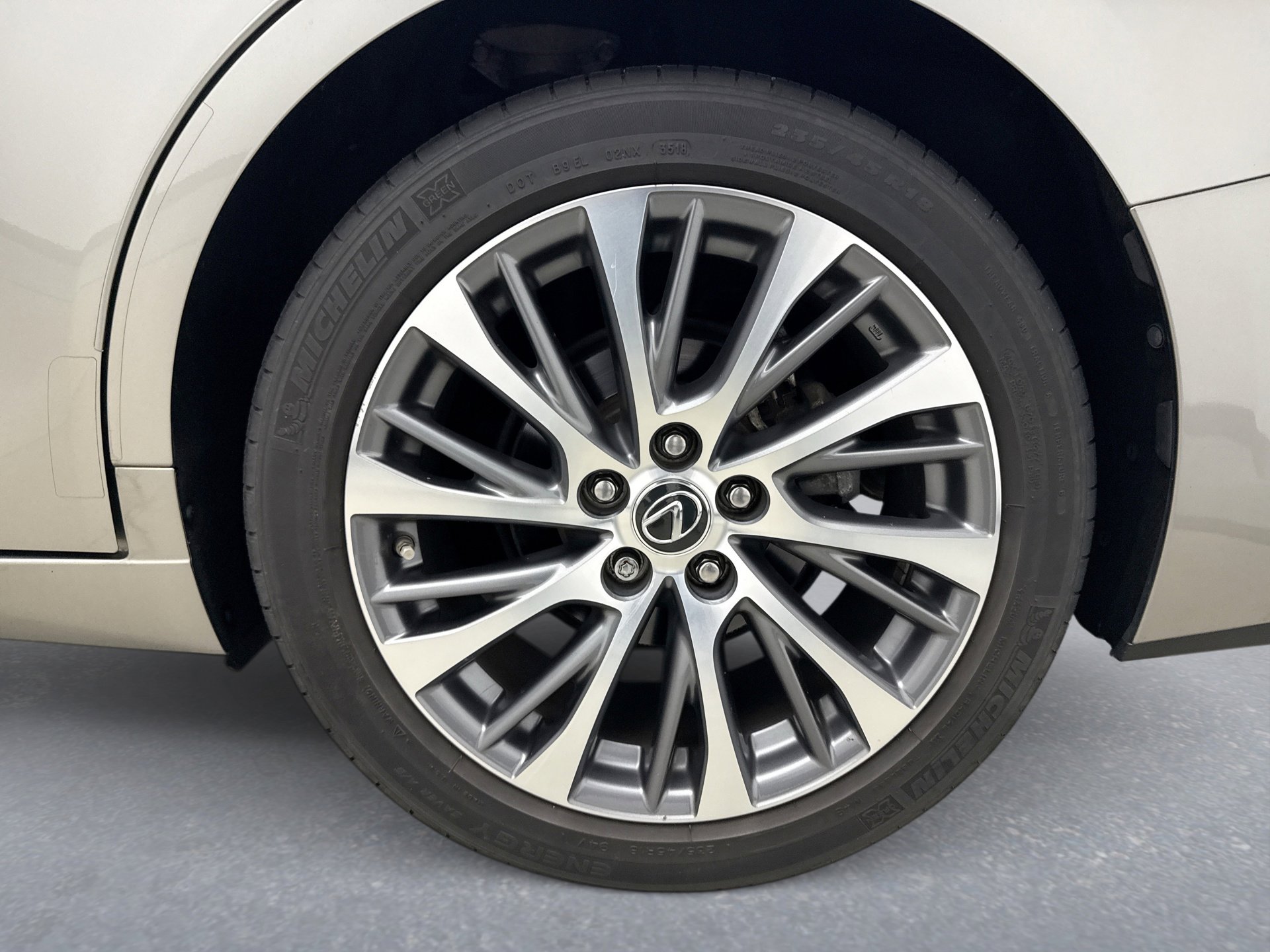 Used 2019 Lexus ES 350 w/ Premium Package FWD image 22