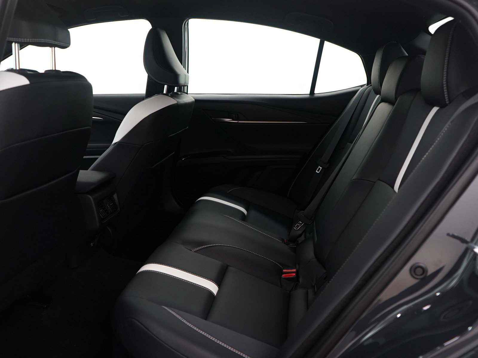 Used 2025 Toyota Camry SE image 14