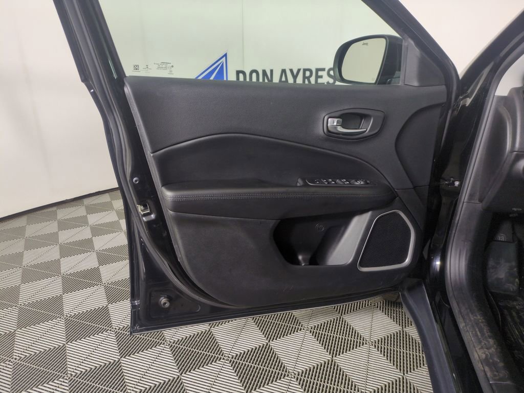 Used 2020 Jeep Compass Latitude image 12