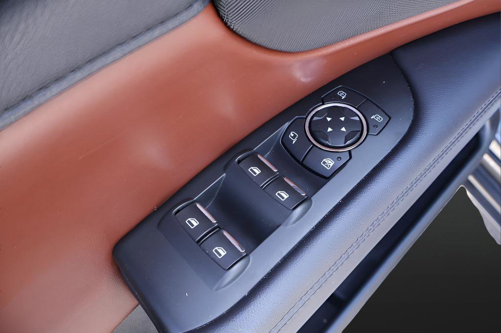 Used 2018 Lincoln MKZ Reserve w/ Technology Package FWD image 11
