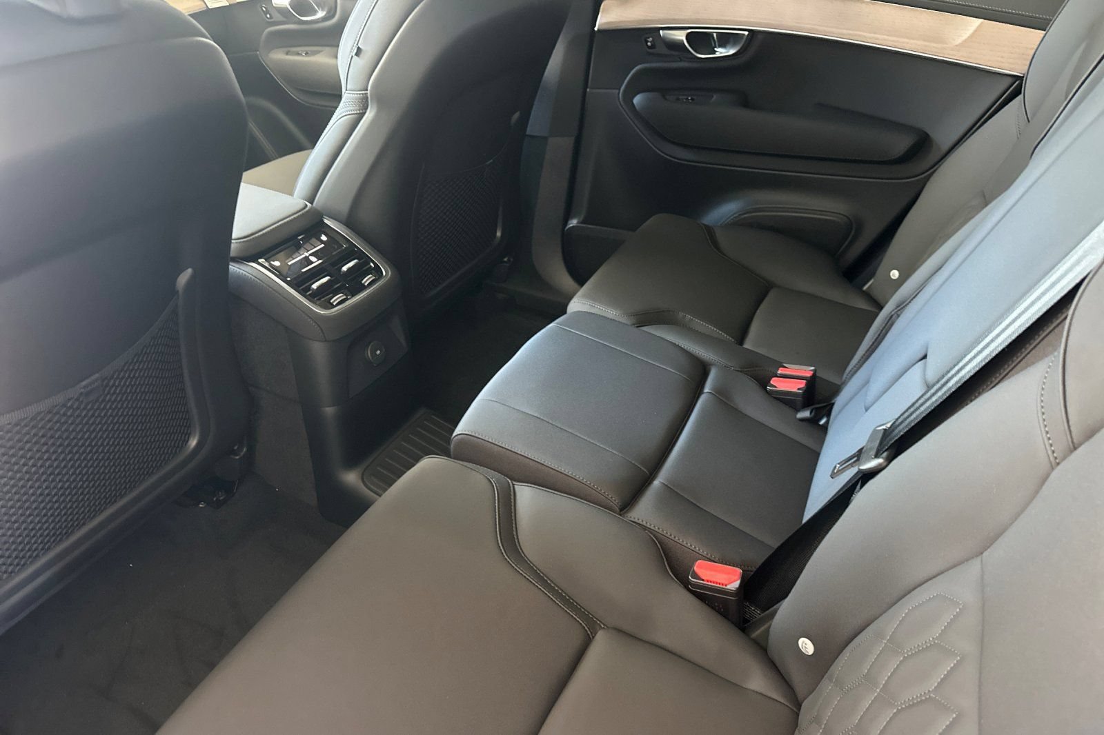 New 2026 Volvo XC90 T8 Plus w/ Protection Package AWD/4WD image 11