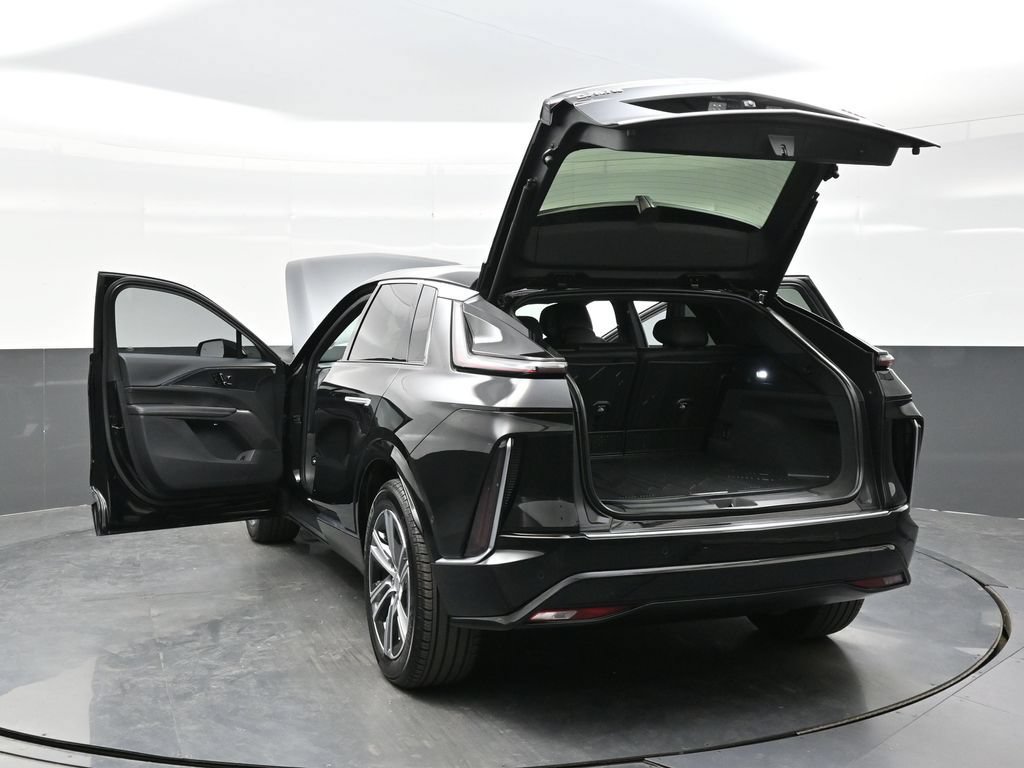 Certified 2024 Cadillac Lyriq Luxury AWD/4WD image 38