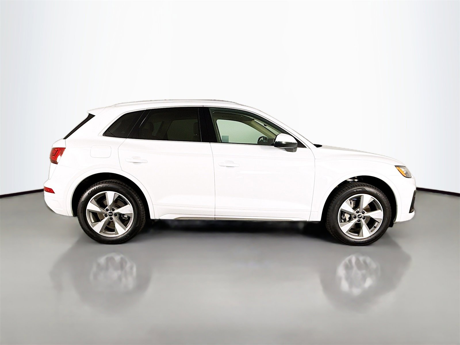 Used 2023 Audi Q5 2.0T Premium w/ Convenience Package image 8