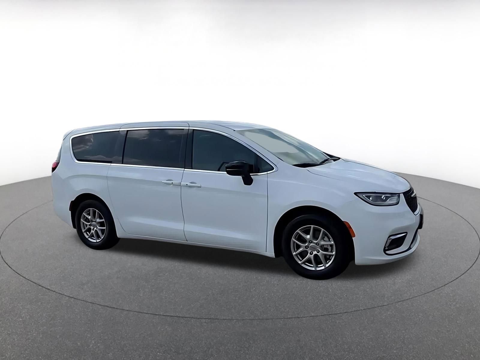 Used 2025 Chrysler Pacifica Select video 2