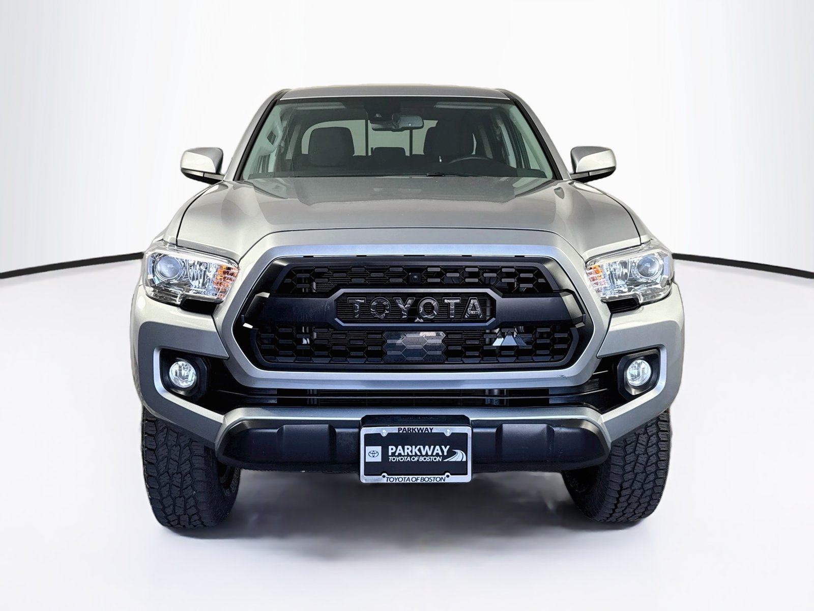 Used 2023 Toyota Tacoma SR5 AWD/4WD image 2