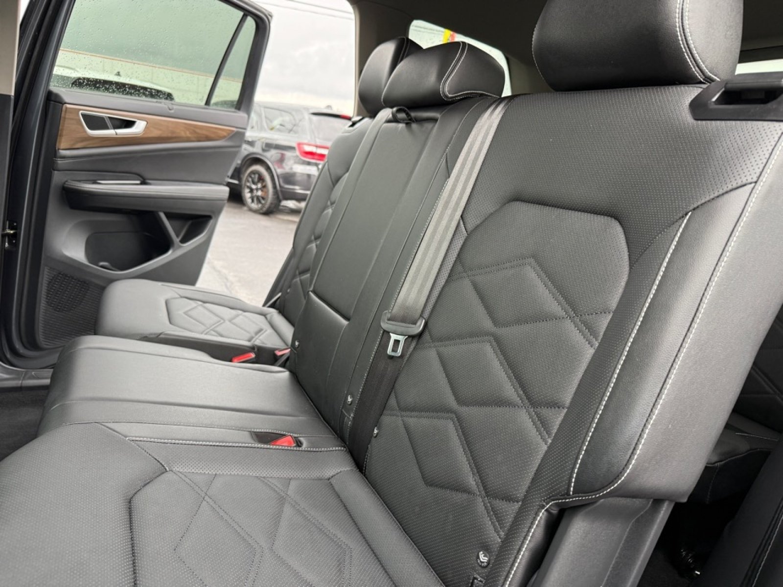 Used 2025 Volkswagen Atlas SE AWD/4WD image 18