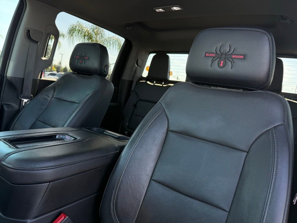 Used 2020 Chevrolet Silverado 2500 LTZ w/ LTZ Premium Package image 17