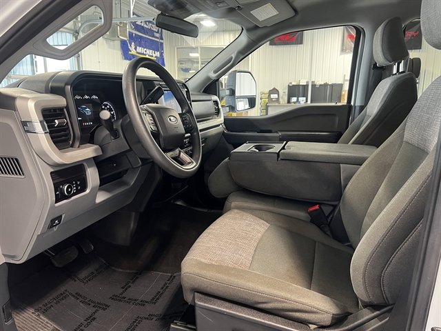 Used 2024 Ford F250 XLT image 12