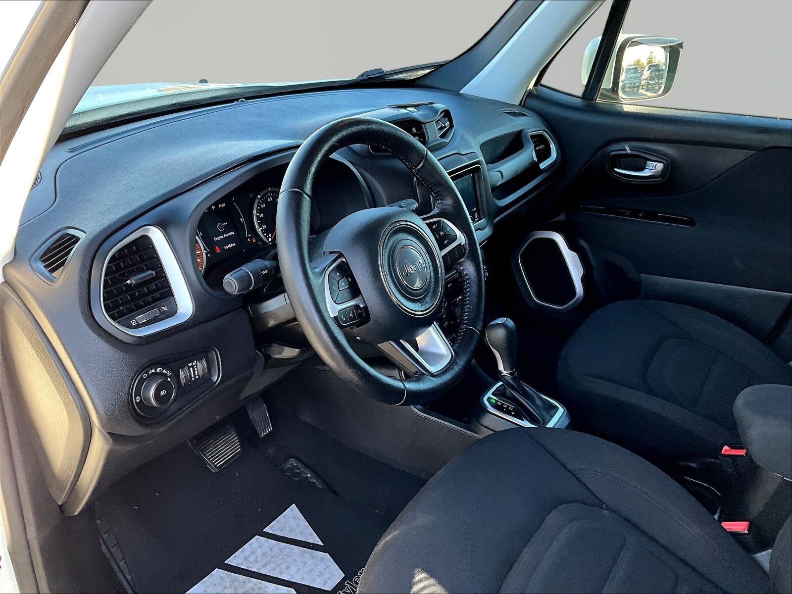 Used 2020 Jeep Renegade Latitude w/ Cold Weather Group AWD/4WD image 17