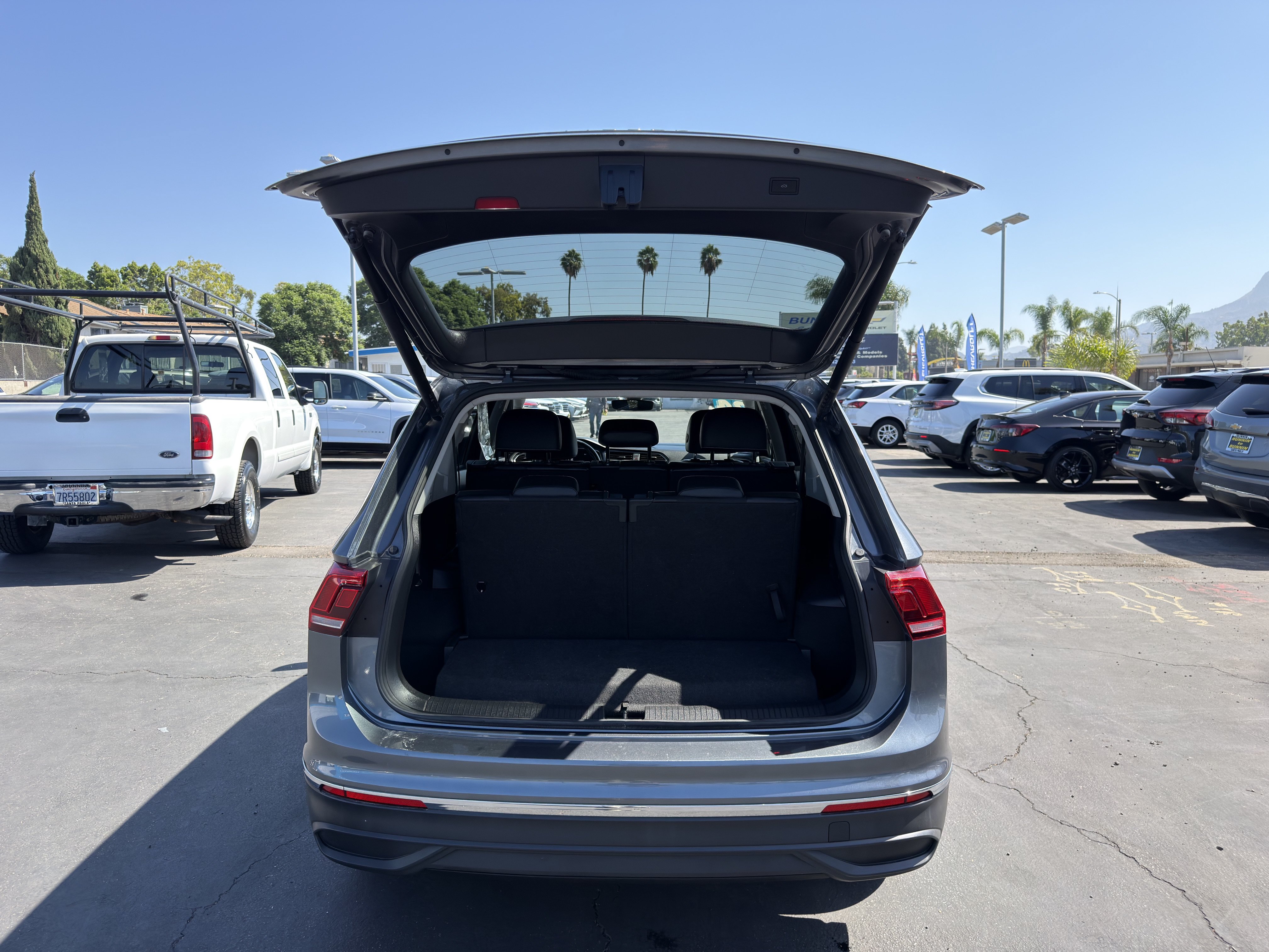 Used 2024 Volkswagen Tiguan SE FWD image 15